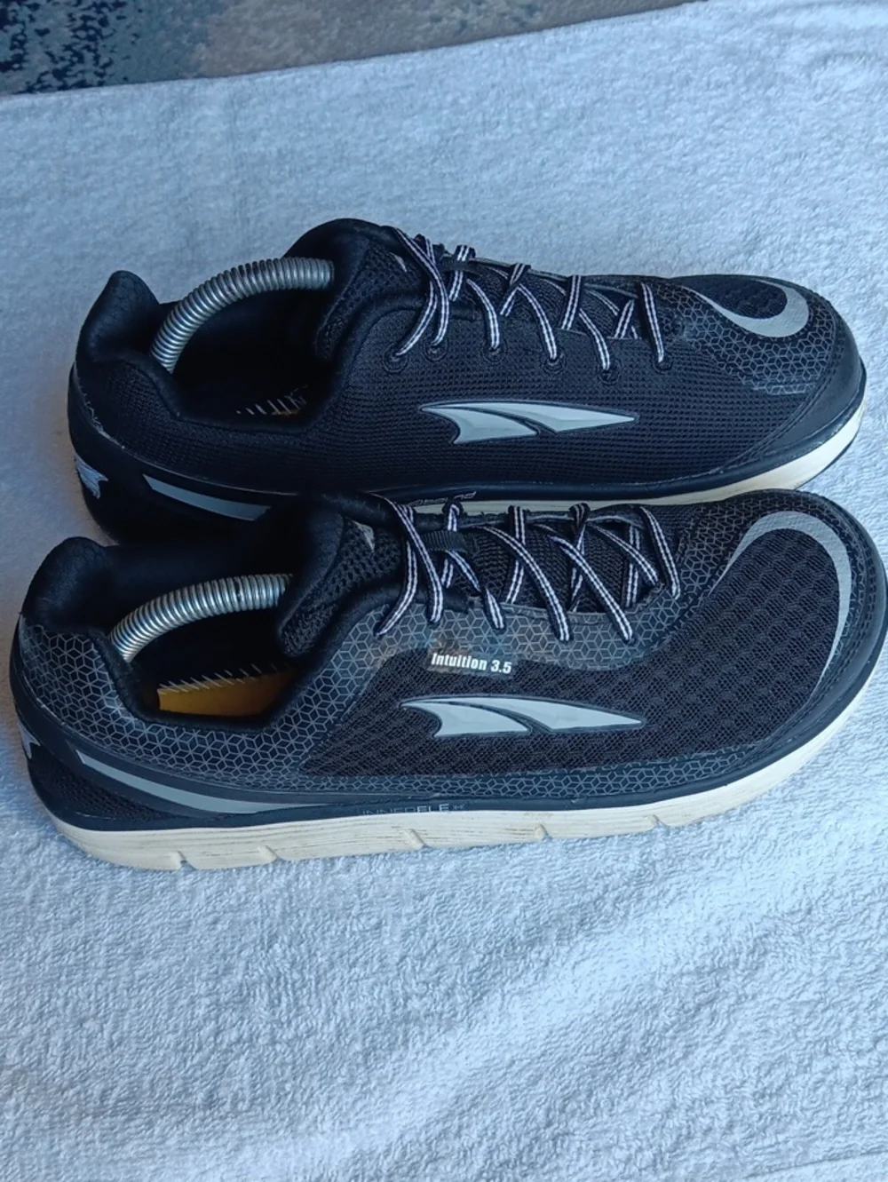 Altra Intuition 3.5 Athletic Shoes